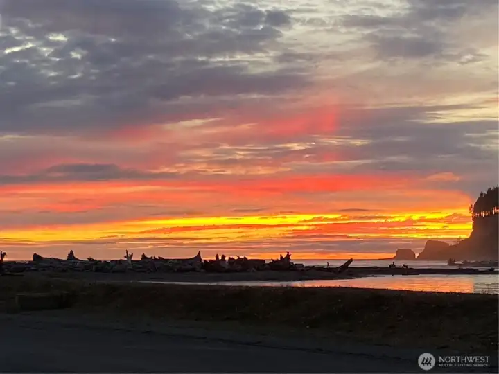 Gorgeous skies to bid your goodnight!