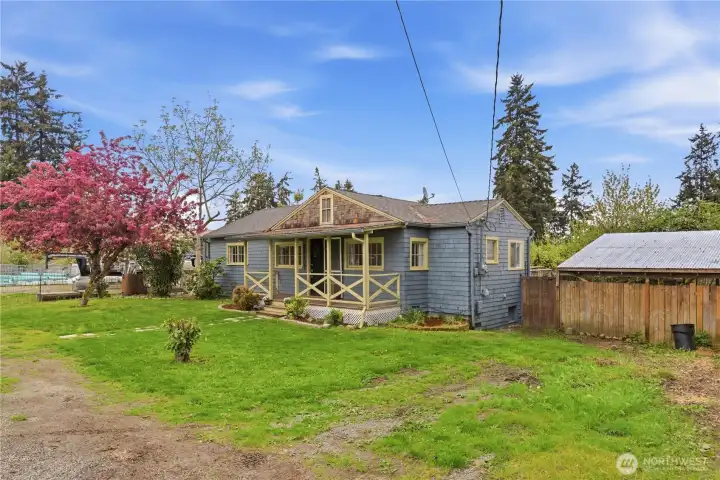 RV parking with 30 amp hookup on the right!