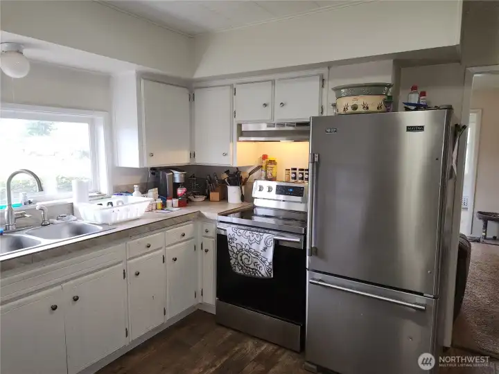 Another view of the kitchen