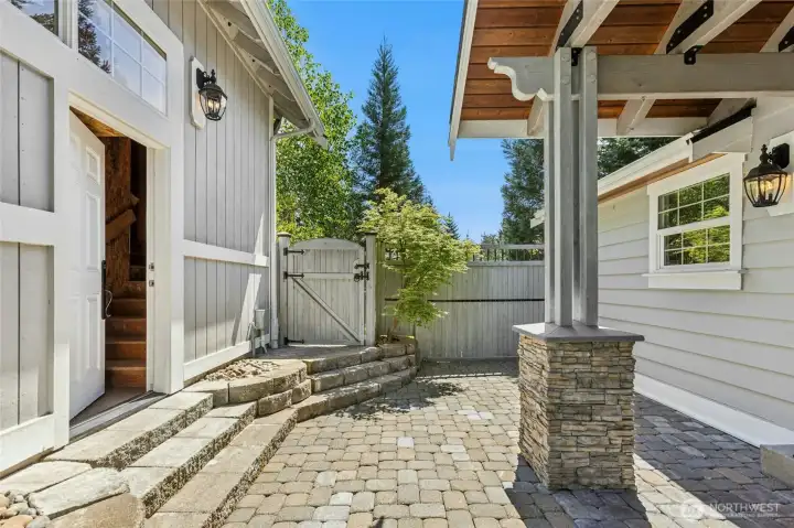 Entry to shop & private entrance to upper level.