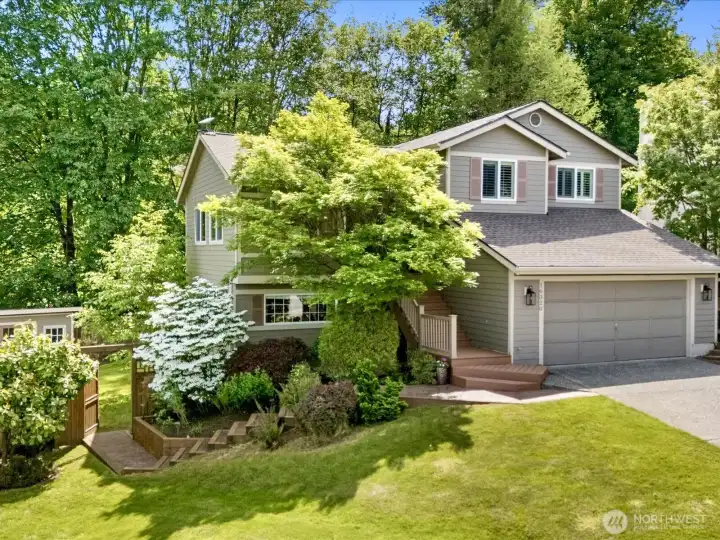 Beautiful home with gorgeous landscaping!
