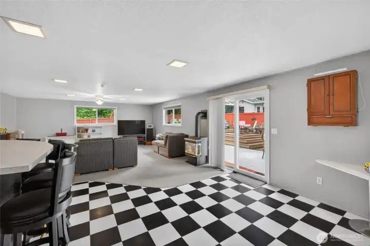 Perfect for entertaining, this spacious sitting area features a built-in bar and abundant lower storage for serving essentials, games, or glassware..