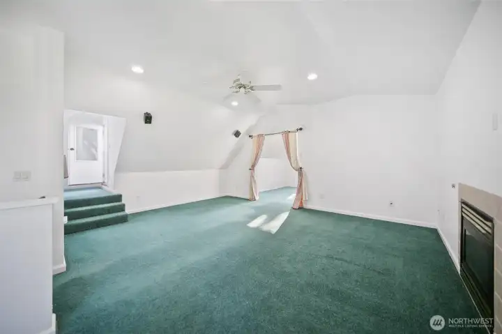 Upper-Level Bonus Room