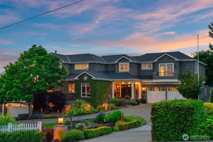 One of the most Beautiful Homes In Edmonds