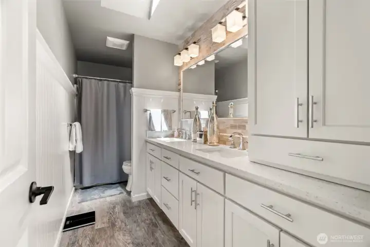 Upstair Full Bath