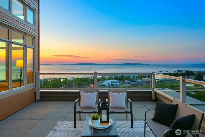 From morning light to evening sunsets, the views shift beautifully throughout the day.