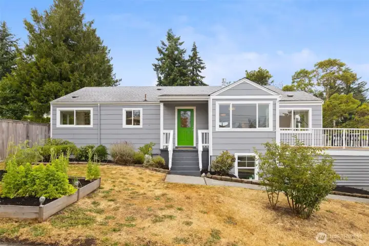 Welcome to this private, quiet and beautiful home off the quiet part of 35th. Welcome to this private, quiet and beautiful home off the quiet part of 35th.