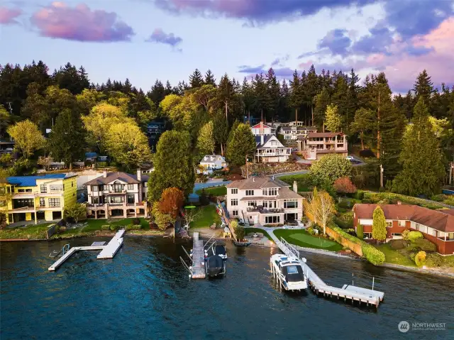 Welcome to Lake life living in Kirkland. Almost like owning waterfront without the waterfront taxes. Easy access to DT Kirkland and all that eastside has to offer, not to mention parks and trails located within the neighborhood. A true gem of a house and location!