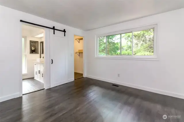 Primary bed with walk-in closet and 3/4 bath