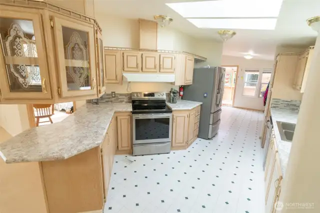 Nice size kitchen for meal preparation.