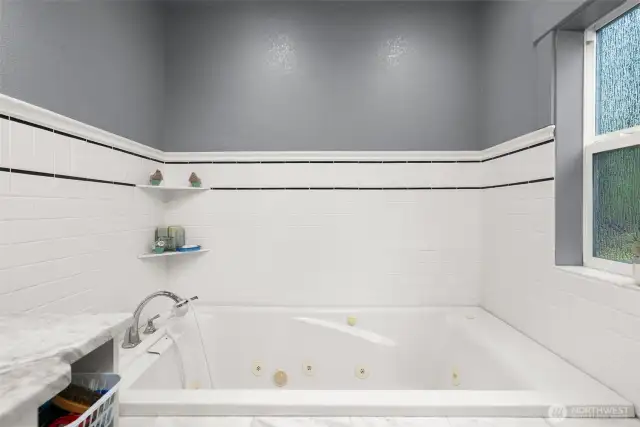 Mstr Bath, all tiled around the jetted tub.