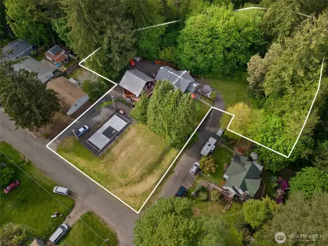 Seven lots total.  Possible further development.  Note the tennis/pickleball court.  Circular drive.