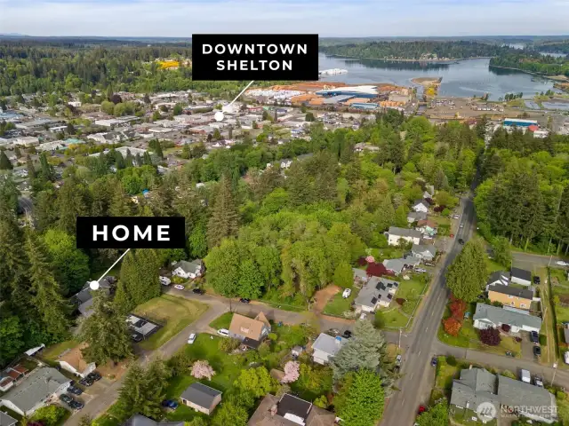 Seclusion on 3 sides in mid-Shelton