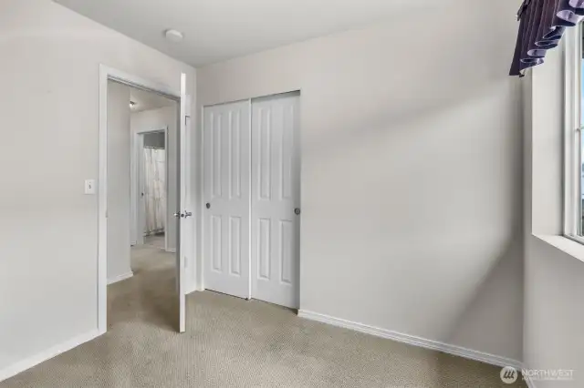 Second guest bedroom.