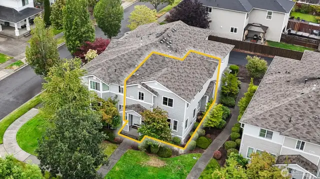 Yellow lines are approximate. Buyer to verify to their own satisfaction.