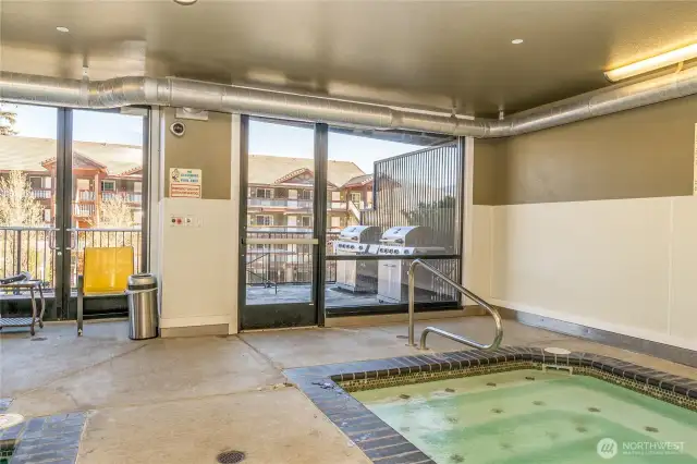Hot Tub/Spa w/ outdoor patio for BBQing
