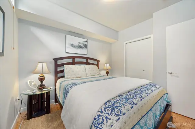 Bedroom w/ nice side tables and linens