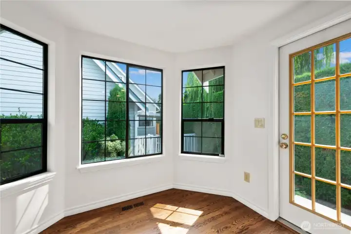 Kitchen Nook Leading to Side Patio!