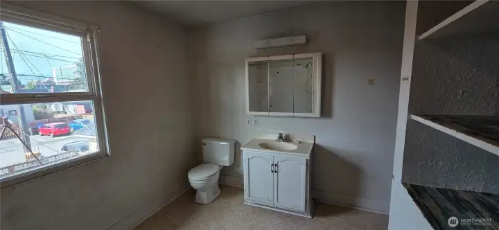 Jack N Jill bath could be split into two baths