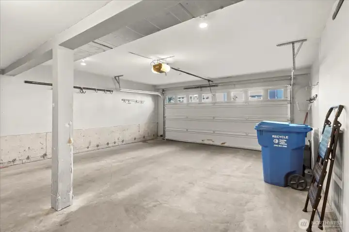 Double Car Garage in Sunset Hill! An Added Bonus Indeed!