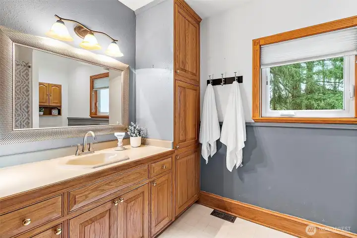 Main floor full bathroom.