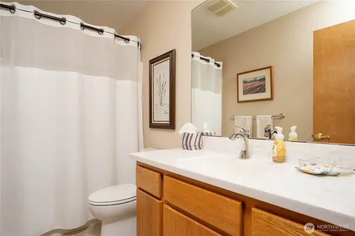 Main Floor Full Bath~