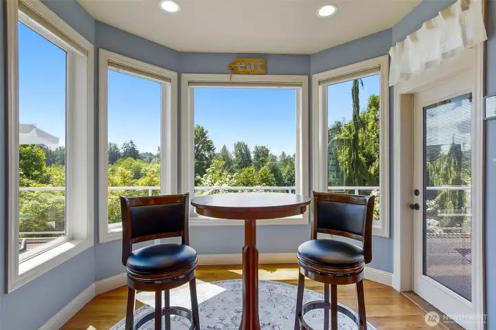 Kitchen nook, lots of room for bigger table