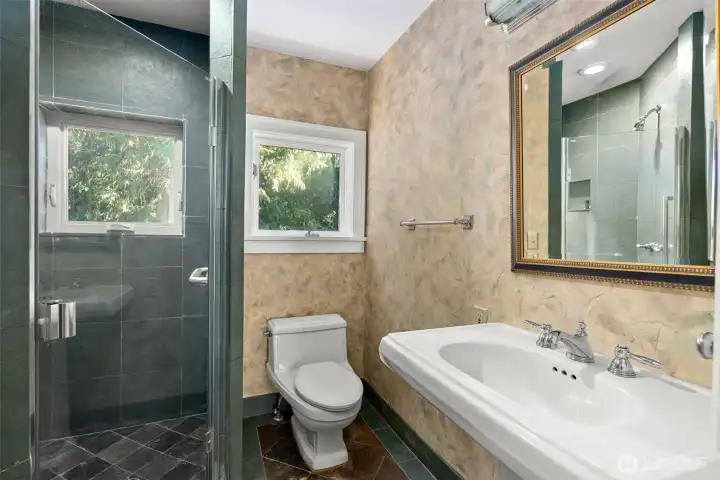 Primary 3/4 bath