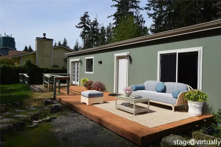 rear deck staged virtually