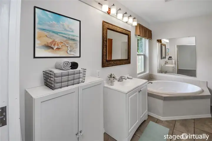 primary bath staged virtually