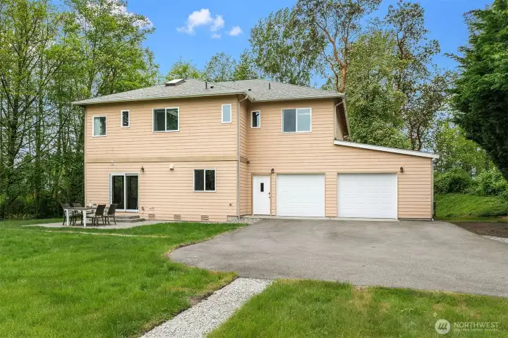 2 car garage plus large driveway ideal for extra parking. 2 car garage plus large driveway ideal for extra parking.