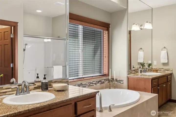 5 piece en-suite bath with dual vanities and 2 walk-in closets