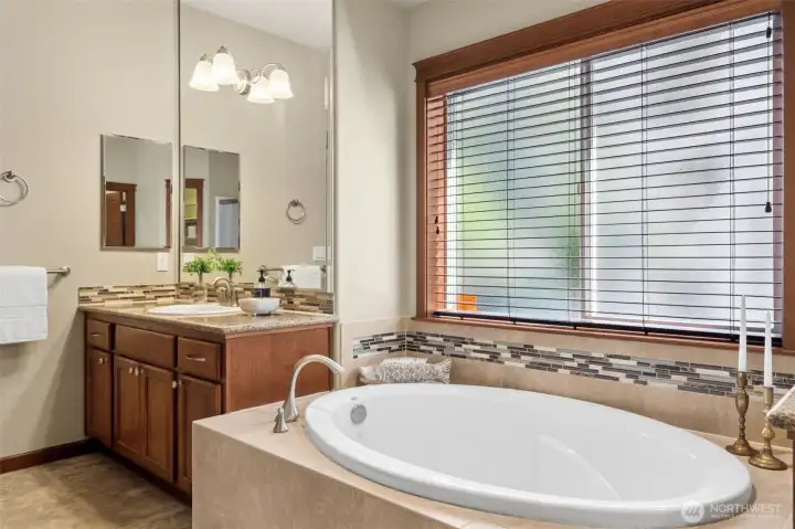 Soaking tub