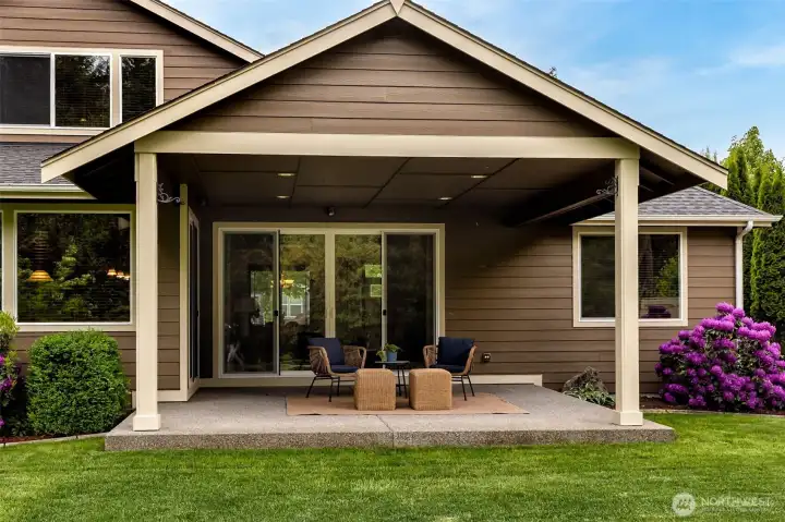 Covered patio has access from living room and breakfast nook