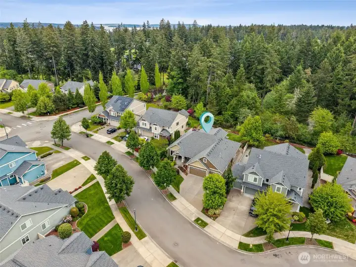Close to William Ives Trail, shopping, restaurants and puget sound access