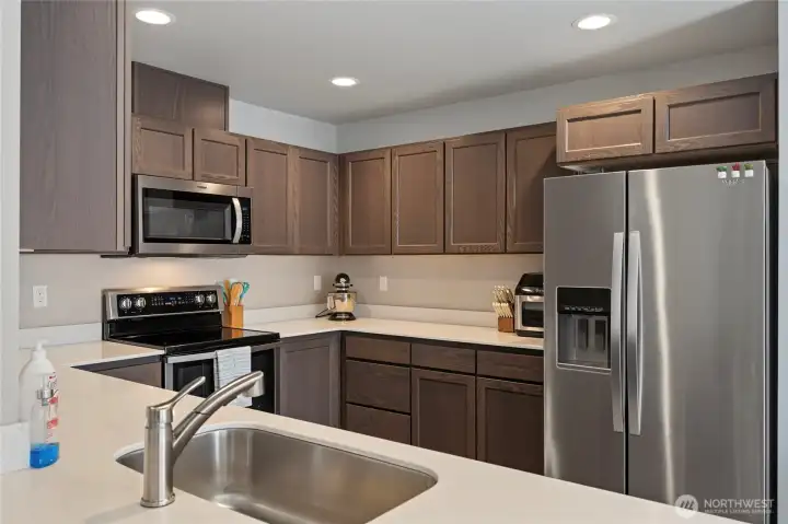 Kitchen with Quartz and Stainless Appliances Kitchen with Quartz and Stainless Appliances