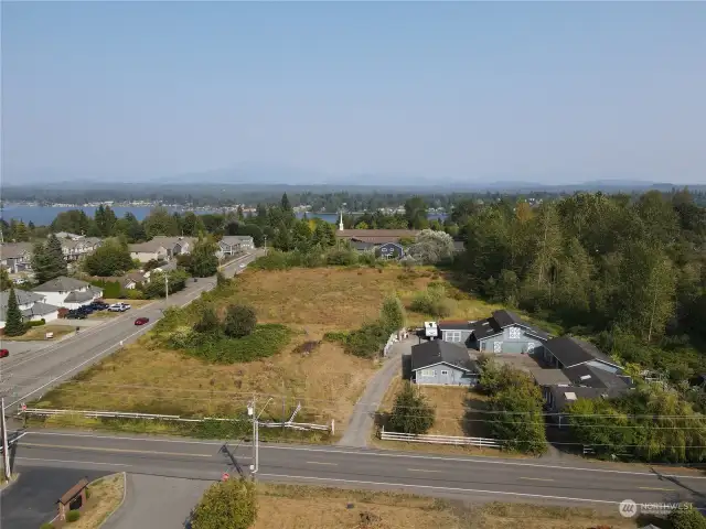 Fantastic location, across from the fire station. Easy access to HWY 9, 2 & I-5