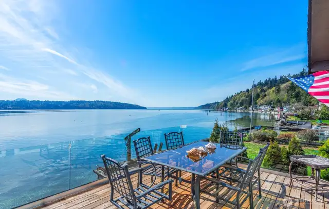 The perfect deck for entertaining, relaxing, and soaking in beach and mountain views.