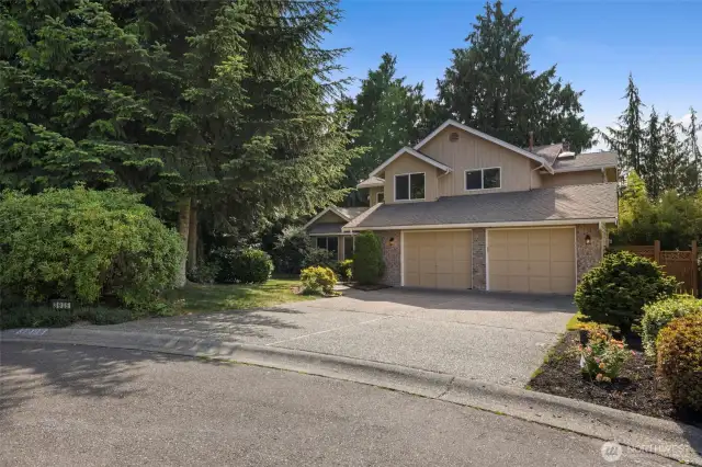 Large driveway for multiple cars.
