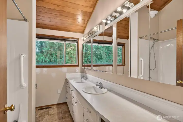 Full Bathroom Upstairs