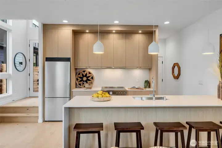 Grand kitchen island.