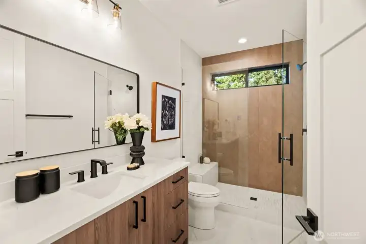 Guest bathroom downstaris