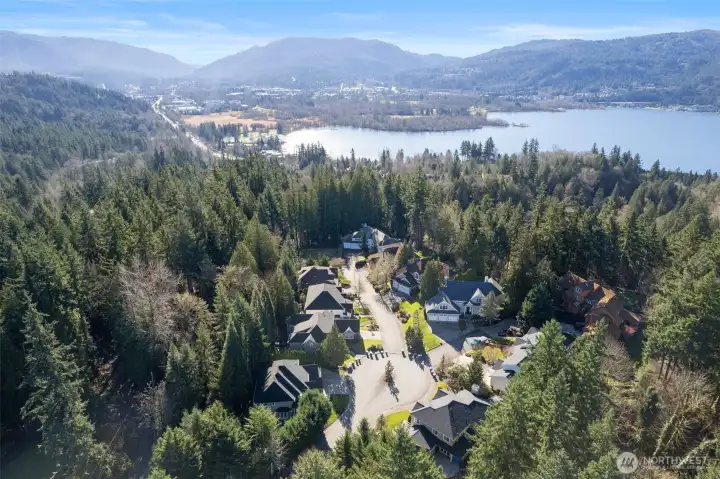 Ideally situated, only minutes to I90 or 520 for quick commutes!