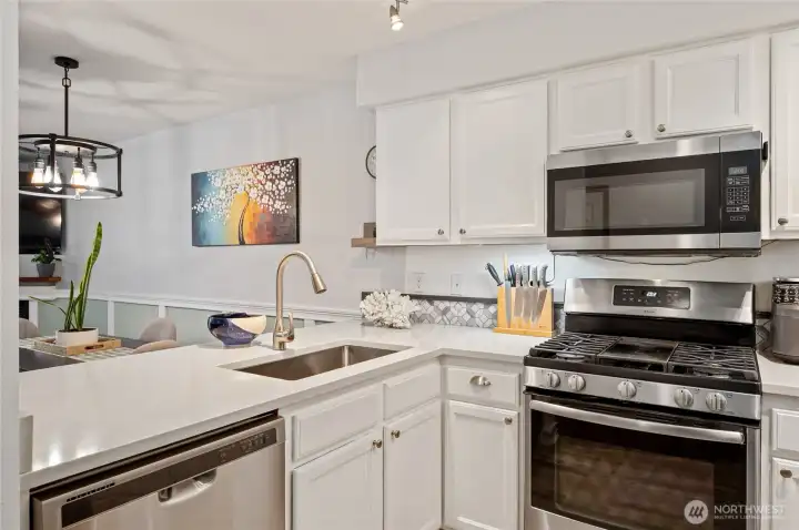 A kitchen layout that keeps everything within reach