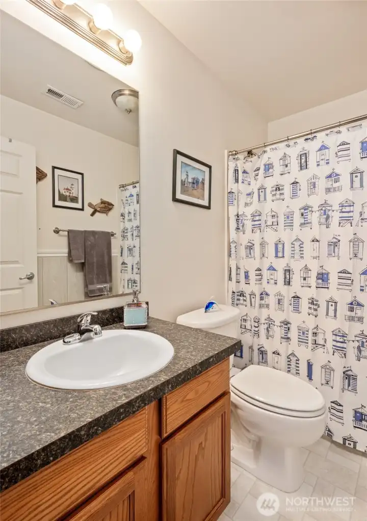 Guest bath that’s ready for visitors—clean, comfortable, and easy