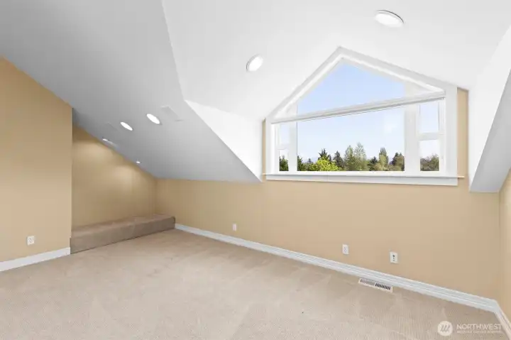 Upstairs flex spaces could function as an office space or a secondary living area/den. Wired for internet and speakers. Views into the backyard and the mountains beyond.
