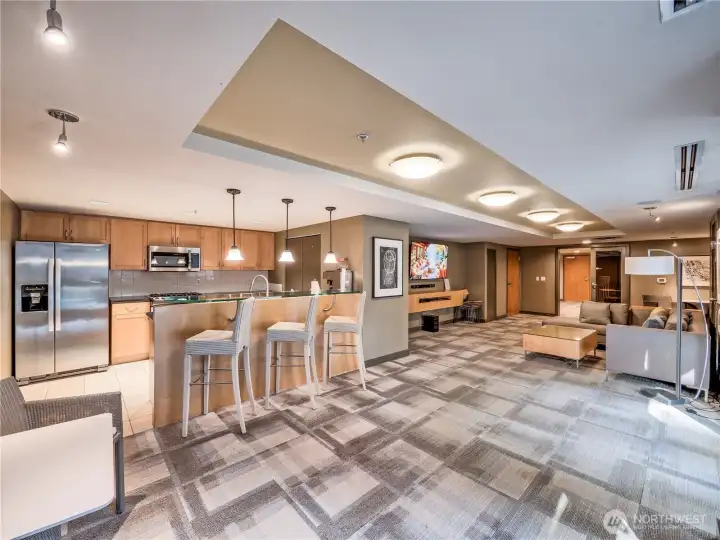 Impressive, 5-star resident lounge with a full chef's kitchen, perfect for hosting large private events.