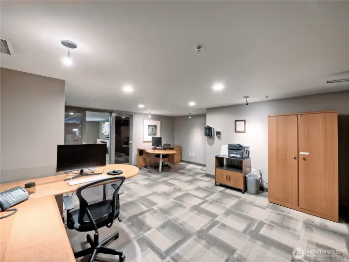 Skip the coffee shop and maximize your productivity in the building's exclusive, fully equipped co-working lounge and media office.