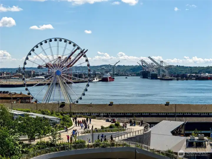 Steps to the pier and the Great Wheel; weekend adventures begin the moment you leave your building.