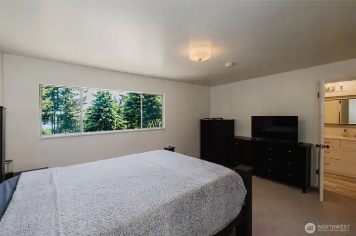 Primary bedroom also features private access to the main bathroom for added comfort and convenience. Primary bedroom also features private access to the main bathroom for added comfort and convenience.
